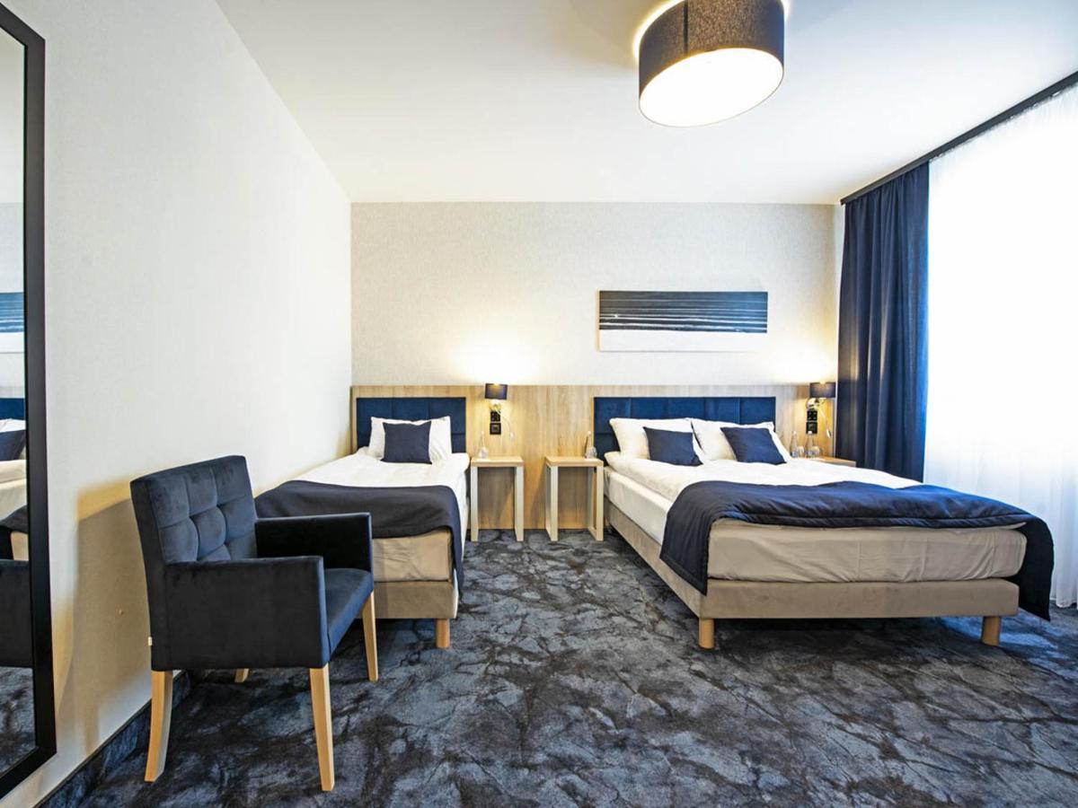 Ignasiak Hotel Wrzesnia Bagian luar foto