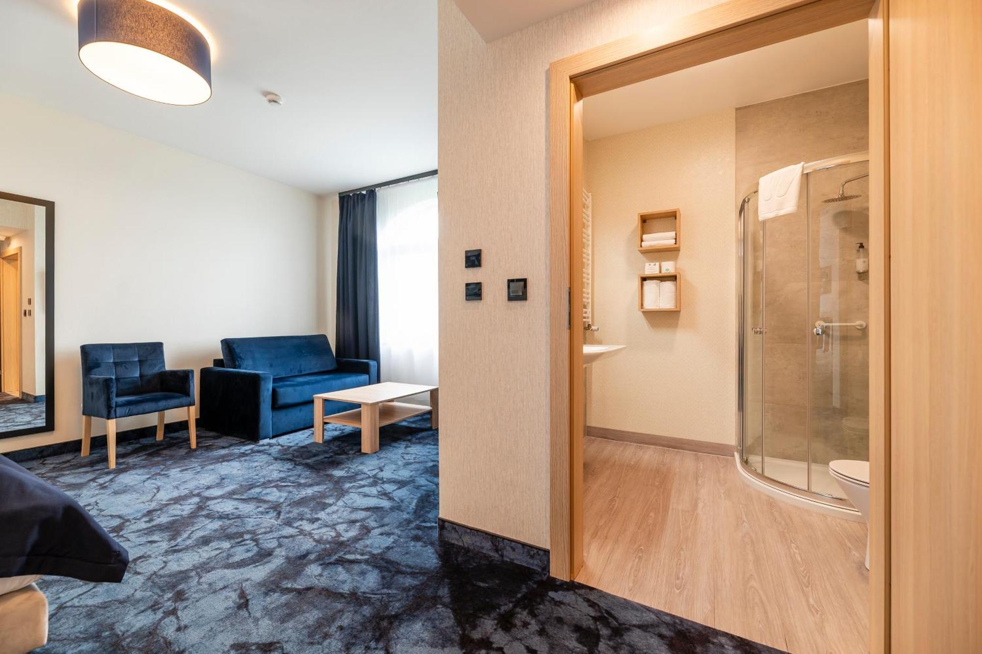 Ignasiak Hotel Wrzesnia Bagian luar foto