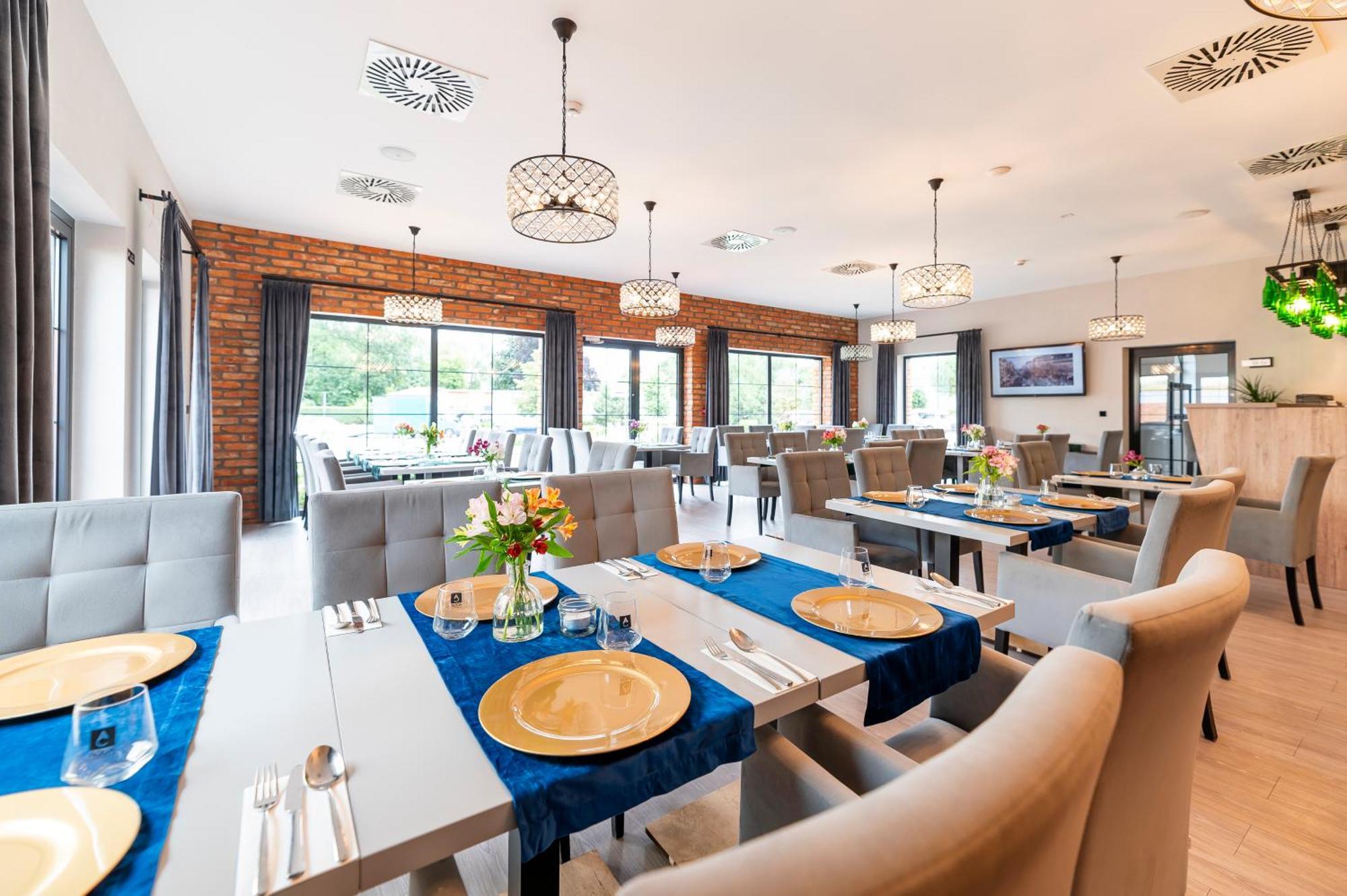Ignasiak Hotel Wrzesnia Bagian luar foto