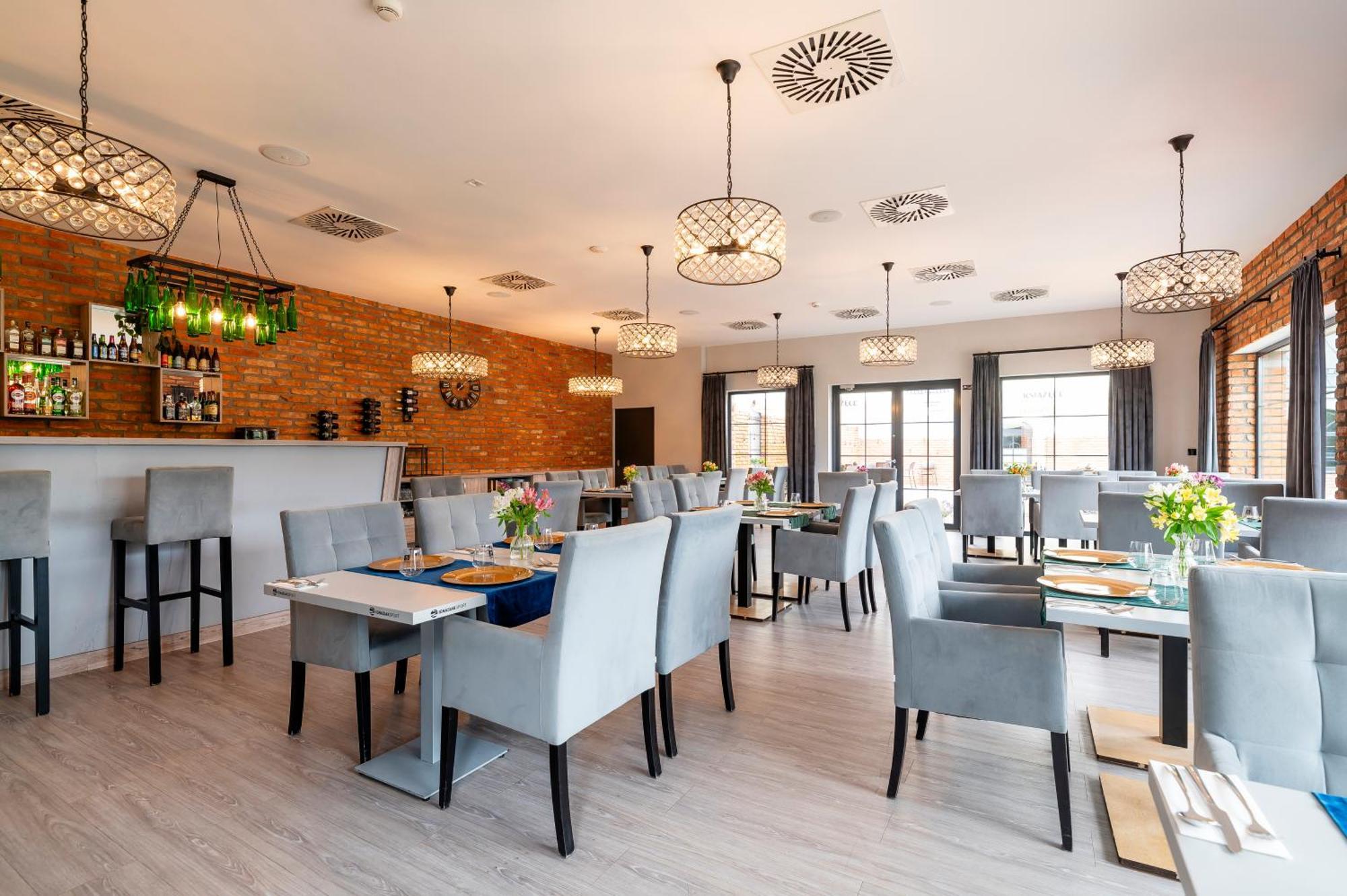 Ignasiak Hotel Wrzesnia Bagian luar foto