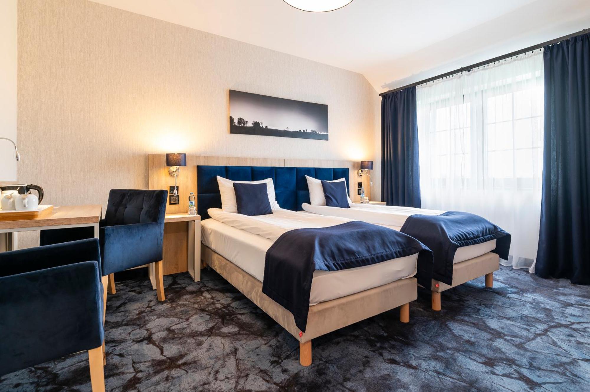 Ignasiak Hotel Wrzesnia Bagian luar foto