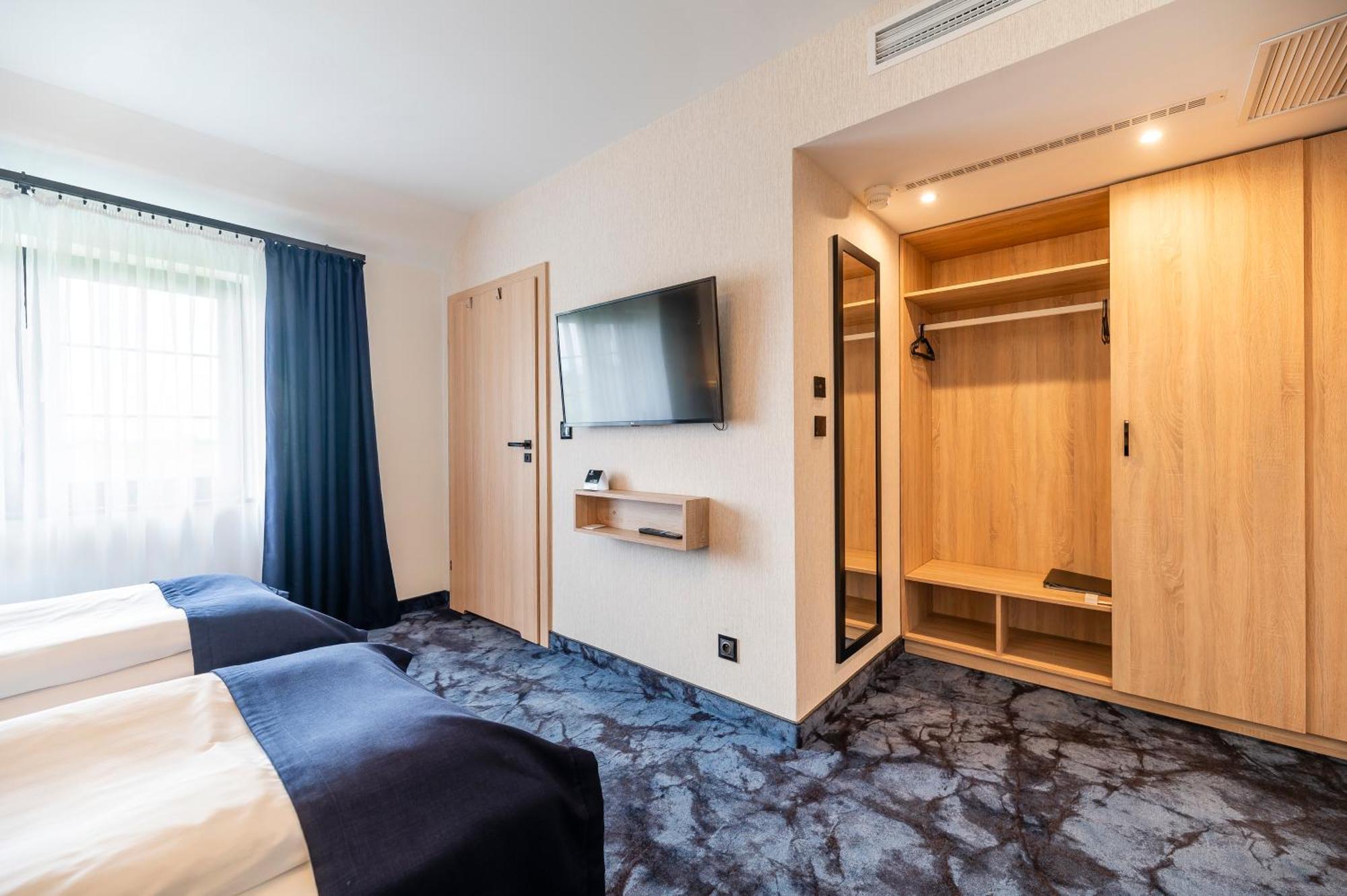 Ignasiak Hotel Wrzesnia Bagian luar foto